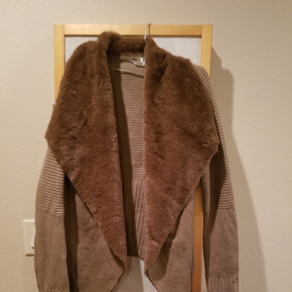 Shop Courture NWOT Faux Fur Collar Sweater, Size S